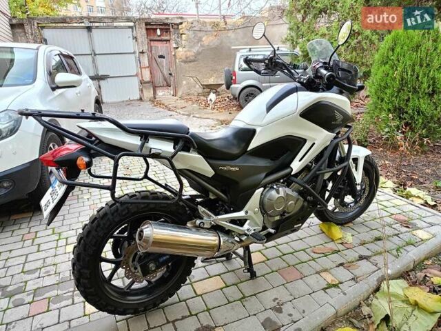 Белый Хонда NC 700X, объемом двигателя 0.7 л и пробегом 13 тыс. км за 5000 $, фото 6 на Automoto.ua