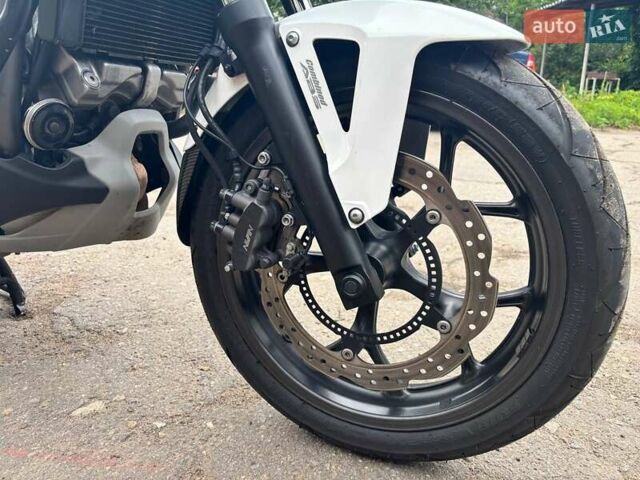 Білий Хонда NC 700X, об'ємом двигуна 0.66 л та пробігом 38 тис. км за 6200 $, фото 4 на Automoto.ua