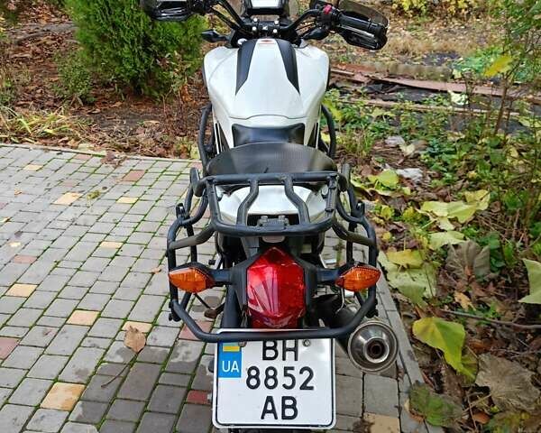 Белый Хонда NC 700X, объемом двигателя 0.7 л и пробегом 13 тыс. км за 5000 $, фото 1 на Automoto.ua