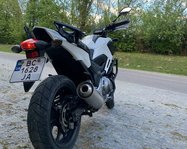 Белый Хонда NC 700X, объемом двигателя 0.7 л и пробегом 13 тыс. км за 5000 $, фото 4 на Automoto.ua