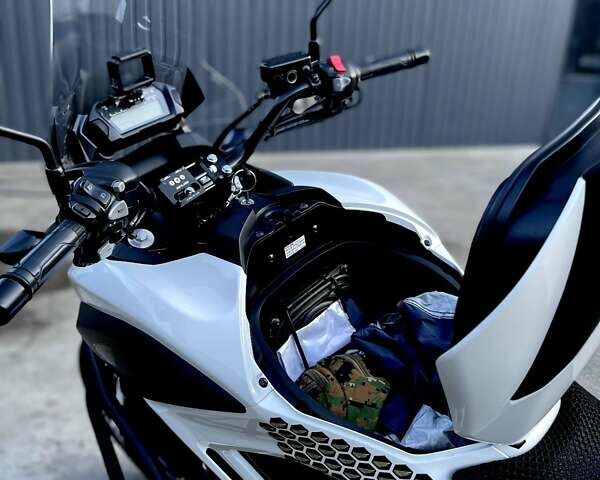 Хонда NC 700X 2013 в Одессе на Automoto.ua Белый Хонда NC 700X, объемом двигателя 0 л и пробегом 24 тыс. км за 6500 $, фото 10 на Automoto.ua