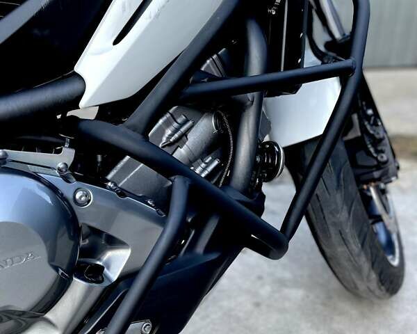 Хонда NC 700X 2013 в Одессе на Automoto.ua Белый Хонда NC 700X, объемом двигателя 0 л и пробегом 24 тыс. км за 6500 $, фото 27 на Automoto.ua