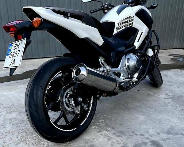 Хонда NC 700X 2013 в Одессе на Automoto.ua Белый Хонда NC 700X, объемом двигателя 0 л и пробегом 24 тыс. км за 6500 $, фото 8 на Automoto.ua