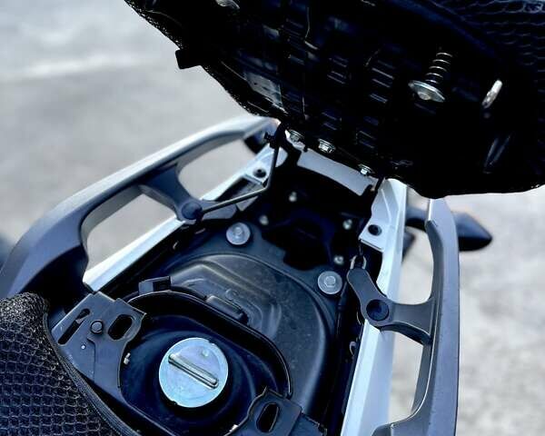 Хонда NC 700X 2013 в Одессе на Automoto.ua Белый Хонда NC 700X, объемом двигателя 0 л и пробегом 24 тыс. км за 6500 $, фото 15 на Automoto.ua