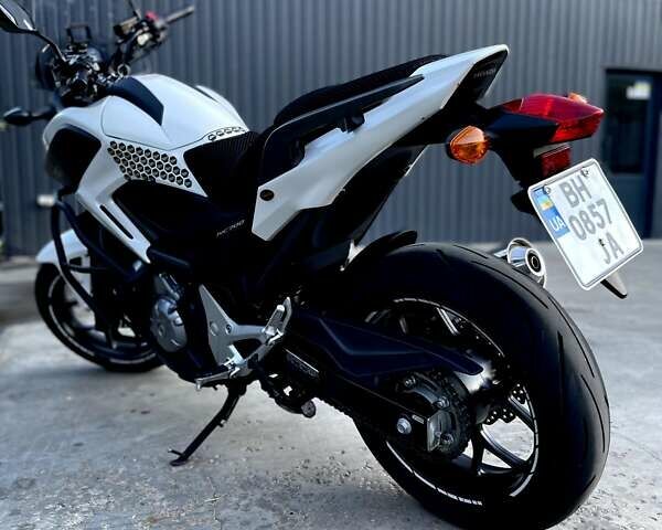 Хонда NC 700X 2013 в Одессе на Automoto.ua Белый Хонда NC 700X, объемом двигателя 0 л и пробегом 24 тыс. км за 6500 $, фото 7 на Automoto.ua