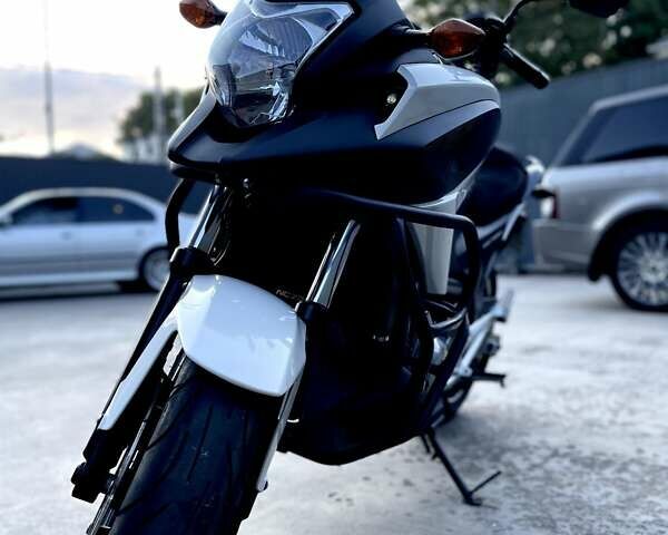 Хонда NC 700X 2013 в Одессе на Automoto.ua Белый Хонда NC 700X, объемом двигателя 0 л и пробегом 24 тыс. км за 6500 $, фото 2 на Automoto.ua