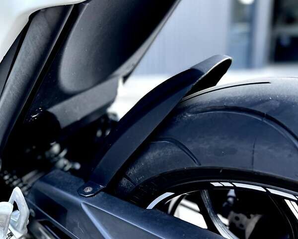 Хонда NC 700X 2013 в Одессе на Automoto.ua Белый Хонда NC 700X, объемом двигателя 0 л и пробегом 24 тыс. км за 6500 $, фото 3 на Automoto.ua