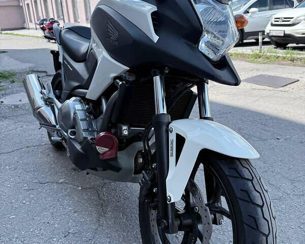 Белый Хонда NC 700X, объемом двигателя 0.7 л и пробегом 24 тыс. км за 6500 $, фото 4 на Automoto.ua