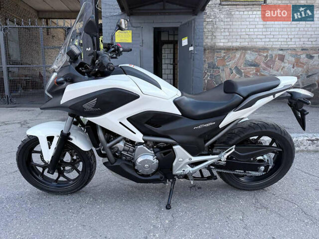 Белый Хонда NC 700X, объемом двигателя 0.7 л и пробегом 24 тыс. км за 6500 $, фото 1 на Automoto.ua