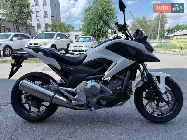 Белый Хонда NC 700X, объемом двигателя 0.7 л и пробегом 24 тыс. км за 6500 $, фото 5 на Automoto.ua