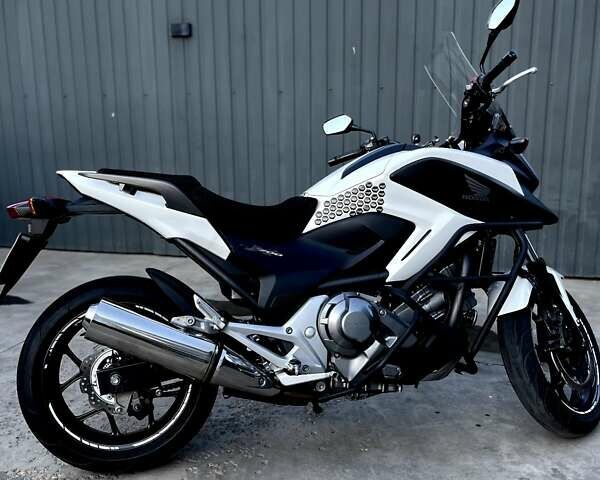 Хонда NC 700X 2013 в Одессе на Automoto.ua Белый Хонда NC 700X, объемом двигателя 0 л и пробегом 24 тыс. км за 6500 $, фото 5 на Automoto.ua