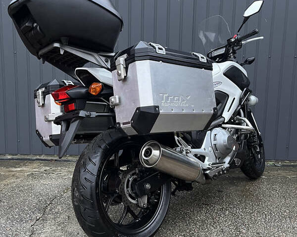 Белый Хонда NC 700X, объемом двигателя 0.7 л и пробегом 25 тыс. км за 6800 $, фото 3 на Automoto.ua