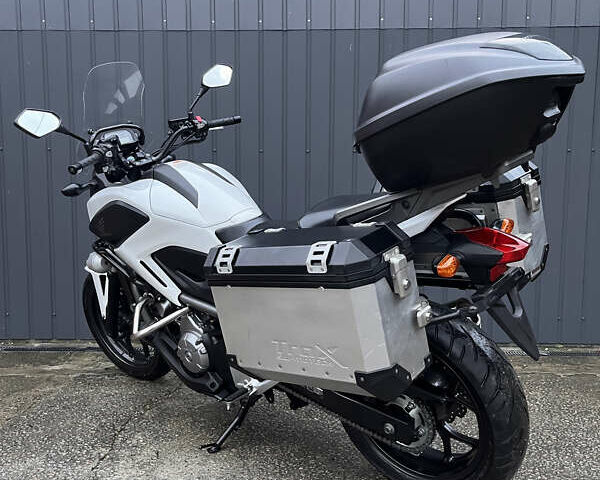 Белый Хонда NC 700X, объемом двигателя 0.7 л и пробегом 25 тыс. км за 6800 $, фото 4 на Automoto.ua