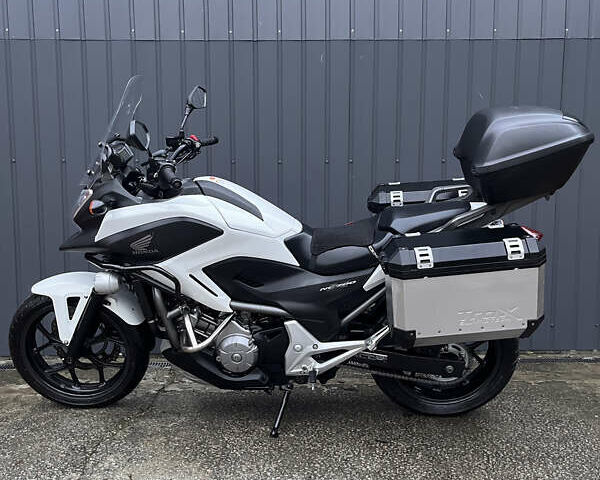 Белый Хонда NC 700X, объемом двигателя 0.7 л и пробегом 25 тыс. км за 6800 $, фото 8 на Automoto.ua
