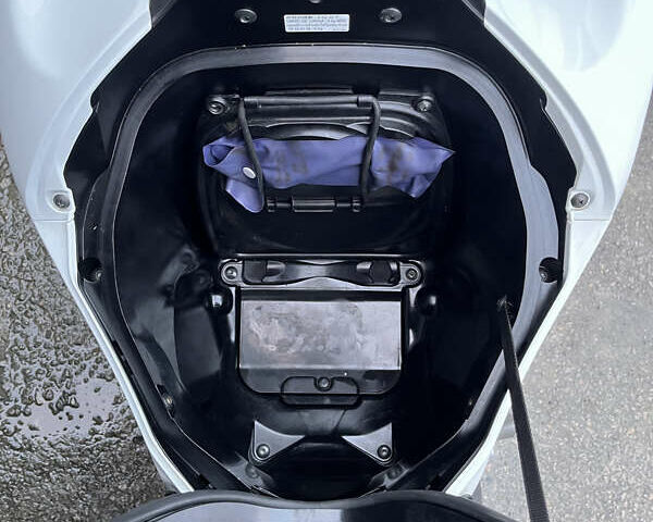 Белый Хонда NC 700X, объемом двигателя 0.7 л и пробегом 25 тыс. км за 6800 $, фото 15 на Automoto.ua