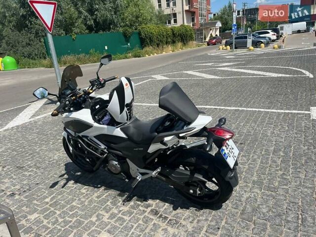 Хонда NC 700X 2014 в Киеве на Automoto.ua Белый Хонда NC 700X, объемом двигателя 0.67 л и пробегом 25 тыс. км за 6750 $, фото 4 на Automoto.ua