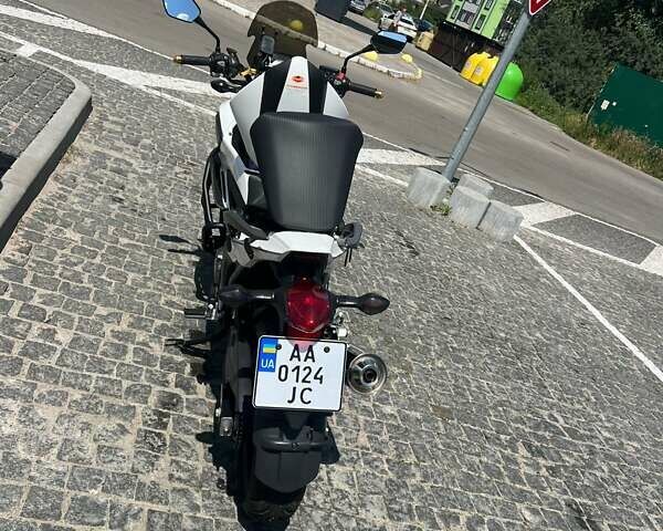 Хонда NC 700X 2014 в Киеве на Automoto.ua Белый Хонда NC 700X, объемом двигателя 0.67 л и пробегом 25 тыс. км за 6750 $, фото 8 на Automoto.ua