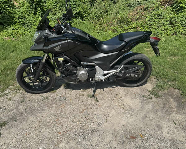 Черный Хонда NC 700X, объемом двигателя 0.7 л и пробегом 28 тыс. км за 2400 $, фото 2 на Automoto.ua