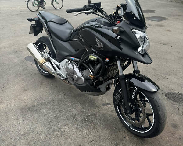 Черный Хонда NC 700X, объемом двигателя 0.7 л и пробегом 28 тыс. км за 2400 $, фото 5 на Automoto.ua