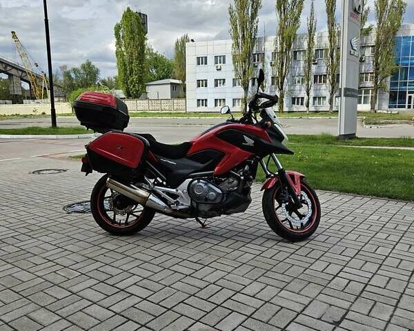 Красный Хонда NC 700X, объемом двигателя 0.67 л и пробегом 51 тыс. км за 5500 $, фото 4 на Automoto.ua