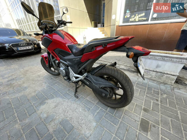 Красный Хонда NC 700X, объемом двигателя 0.7 л и пробегом 28 тыс. км за 5300 $, фото 3 на Automoto.ua