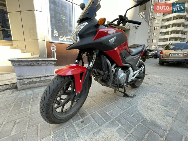 Красный Хонда NC 700X, объемом двигателя 0.7 л и пробегом 28 тыс. км за 5300 $, фото 2 на Automoto.ua