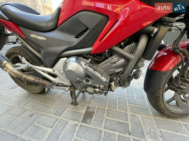 Красный Хонда NC 700X, объемом двигателя 0.7 л и пробегом 28 тыс. км за 5300 $, фото 4 на Automoto.ua