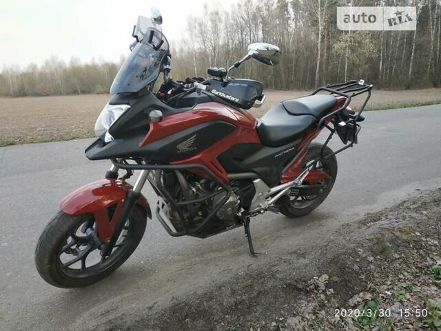 Красный Хонда NC 700X, объемом двигателя 0 л и пробегом 16 тыс. км за 3999 $, фото 10 на Automoto.ua