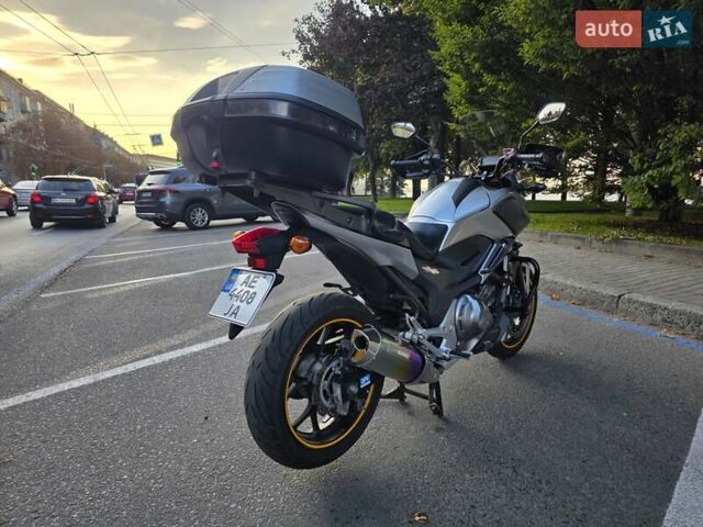 Сірий Хонда NC 700X, об'ємом двигуна 0.67 л та пробігом 26 тис. км за 7500 $, фото 5 на Automoto.ua