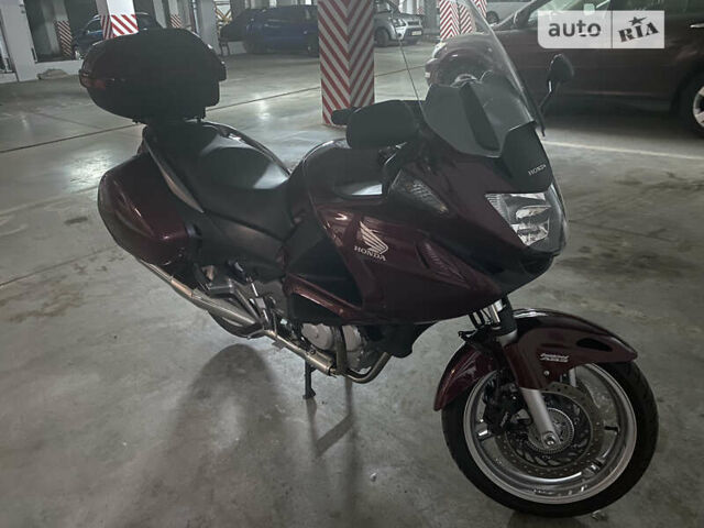 Красный Хонда NT 700V, объемом двигателя 0.7 л и пробегом 24 тыс. км за 6200 $, фото 1 на Automoto.ua