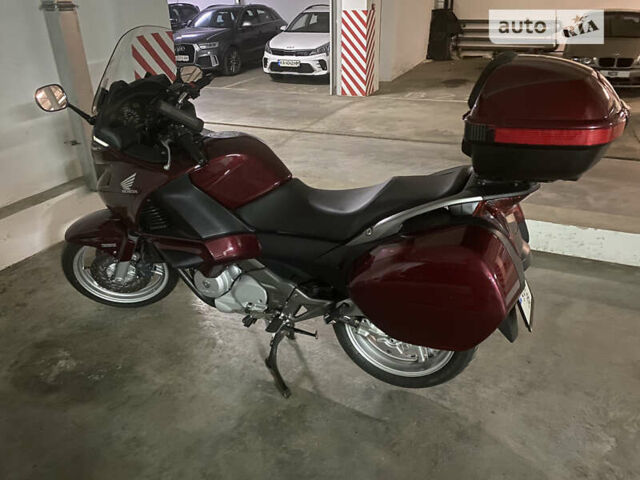 Красный Хонда NT 700V, объемом двигателя 0.7 л и пробегом 24 тыс. км за 6200 $, фото 2 на Automoto.ua