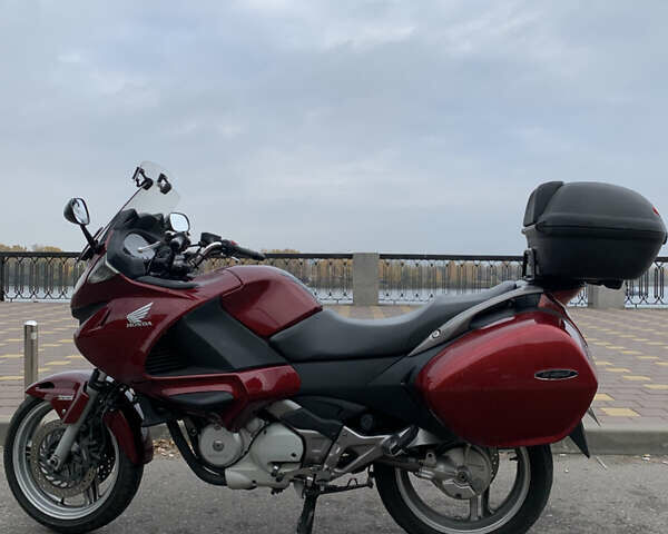 Красный Хонда NT 700V, объемом двигателя 0.7 л и пробегом 80 тыс. км за 5700 $, фото 4 на Automoto.ua