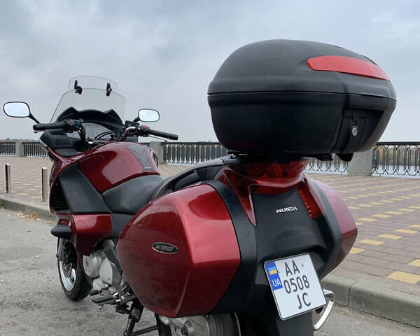 Красный Хонда NT 700V, объемом двигателя 0.7 л и пробегом 80 тыс. км за 5700 $, фото 1 на Automoto.ua