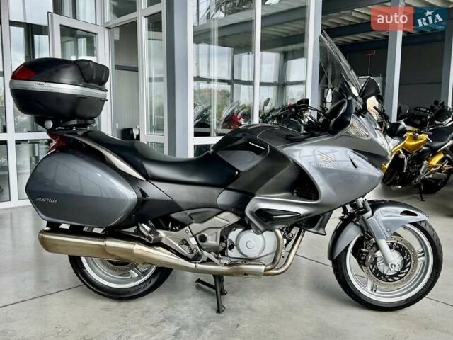 Хонда NT 700V, объемом двигателя 0.7 л и пробегом 35 тыс. км за 4999 $, фото 1 на Automoto.ua