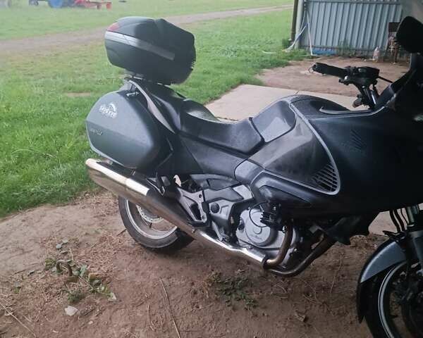 Хонда NT 700V, объемом двигателя 0.7 л и пробегом 90 тыс. км за 4500 $, фото 2 на Automoto.ua