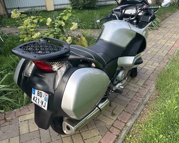 Сірий Хонда NT 700V, об'ємом двигуна 0.68 л та пробігом 81 тис. км за 5350 $, фото 9 на Automoto.ua