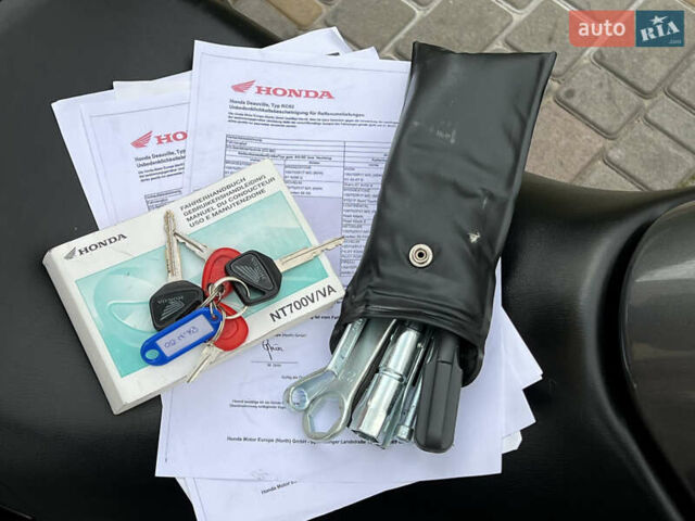 Серый Хонда NT 700V, объемом двигателя 0.7 л и пробегом 38 тыс. км за 5550 $, фото 3 на Automoto.ua