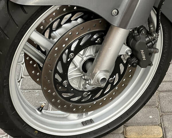 Серый Хонда NT 700V, объемом двигателя 0.7 л и пробегом 38 тыс. км за 5550 $, фото 6 на Automoto.ua