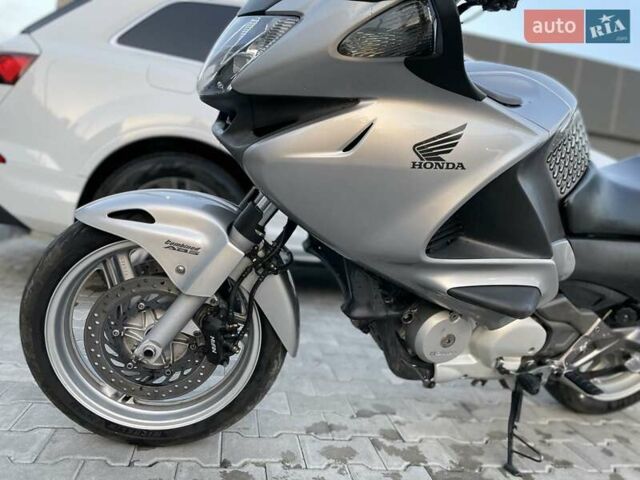 Серый Хонда NT 700V, объемом двигателя 0.68 л и пробегом 83 тыс. км за 5600 $, фото 11 на Automoto.ua
