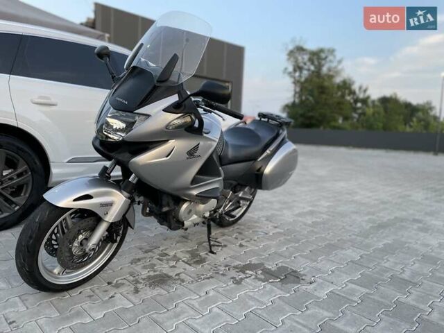 Серый Хонда NT 700V, объемом двигателя 0.68 л и пробегом 83 тыс. км за 5600 $, фото 1 на Automoto.ua