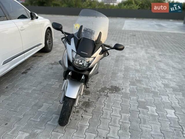 Серый Хонда NT 700V, объемом двигателя 0.68 л и пробегом 83 тыс. км за 5600 $, фото 3 на Automoto.ua