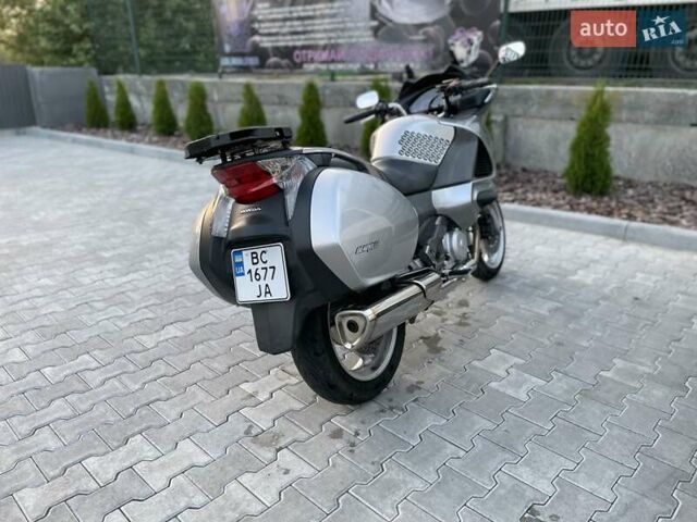 Серый Хонда NT 700V, объемом двигателя 0.68 л и пробегом 83 тыс. км за 5600 $, фото 5 на Automoto.ua