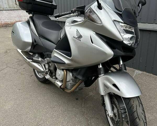 Серый Хонда NT 700V, объемом двигателя 0.68 л и пробегом 6 тыс. км за 8200 $, фото 2 на Automoto.ua