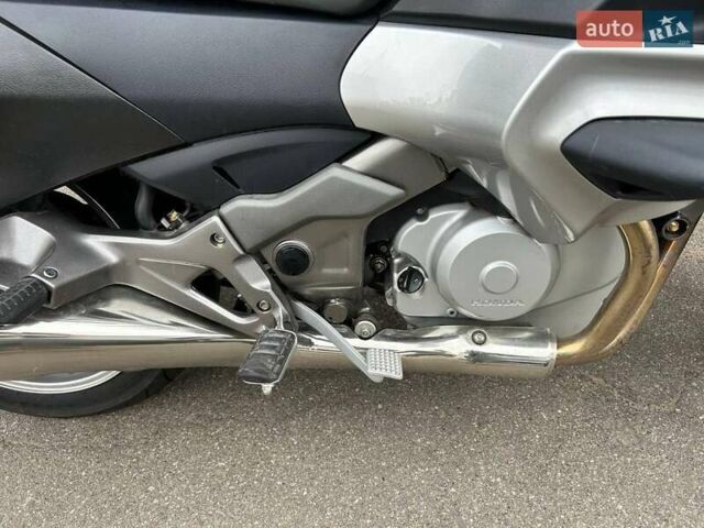 Серый Хонда NT 700V, объемом двигателя 0.68 л и пробегом 6 тыс. км за 8200 $, фото 9 на Automoto.ua