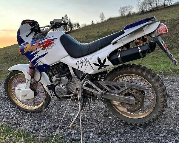 Білий Хонда NX 650 Dominator, об'ємом двигуна 0.65 л та пробігом 22 тис. км за 1900 $, фото 2 на Automoto.ua