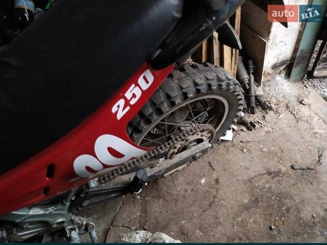 Красный Хонда NX 650 Dominator, объемом двигателя 0.65 л и пробегом 28 тыс. км за 900 $, фото 2 на Automoto.ua