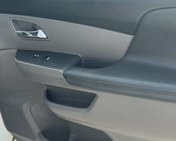 Білий Хонда Одіссей, об'ємом двигуна 3.47 л та пробігом 208 тис. км за 16000 $, фото 6 на Automoto.ua