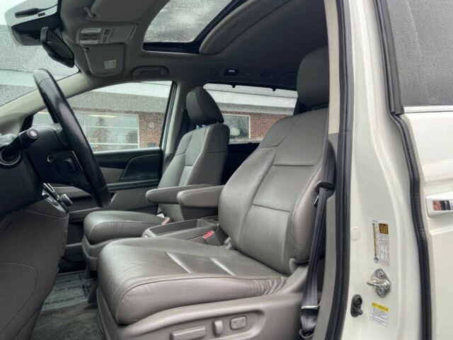 Белый Хонда Одиссей, объемом двигателя 3.5 л и пробегом 72 тыс. км за 9000 $, фото 8 на Automoto.ua