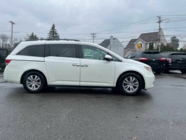 Белый Хонда Одиссей, объемом двигателя 3.5 л и пробегом 72 тыс. км за 9000 $, фото 3 на Automoto.ua