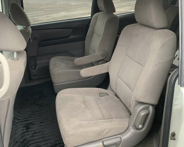 Белый Хонда Одиссей, объемом двигателя 3.47 л и пробегом 220 тыс. км за 14999 $, фото 15 на Automoto.ua